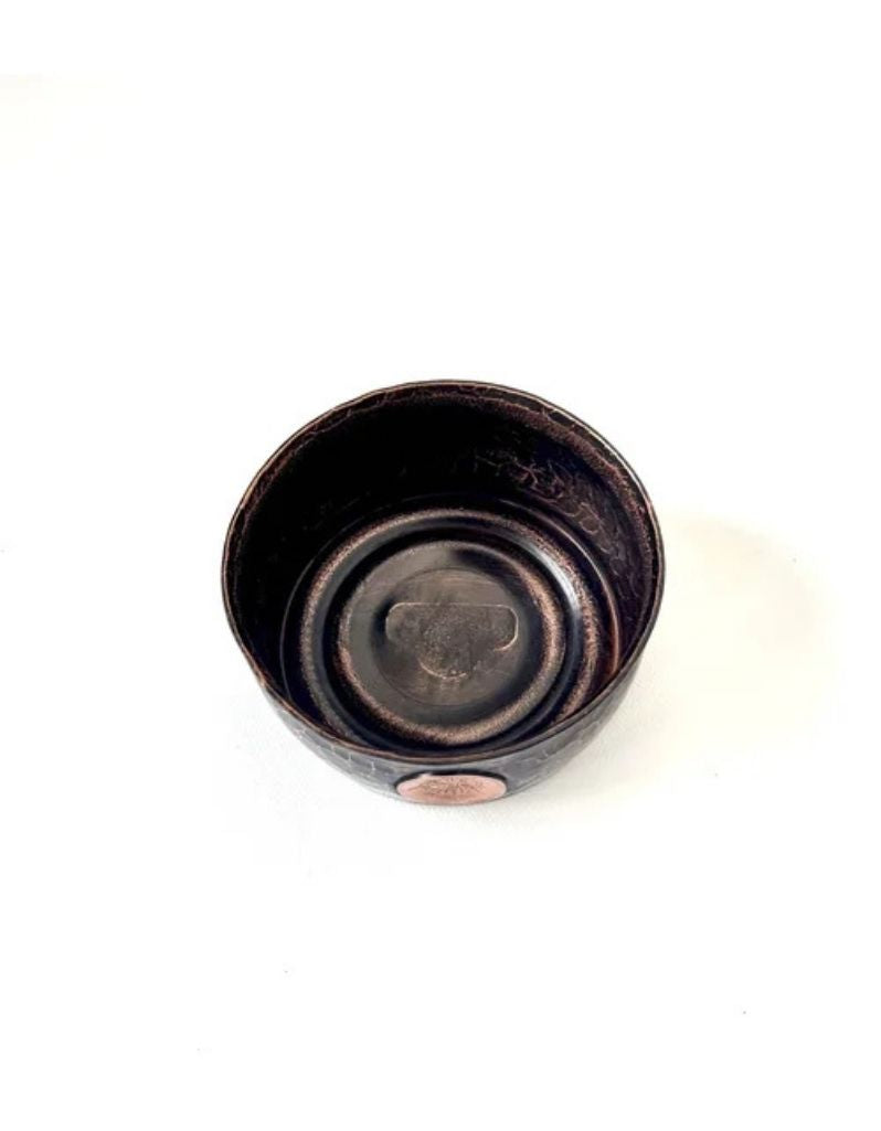 Captain’s Choice Copper Traveler Lather Bowl in Obsidian finish, details of the bottom.