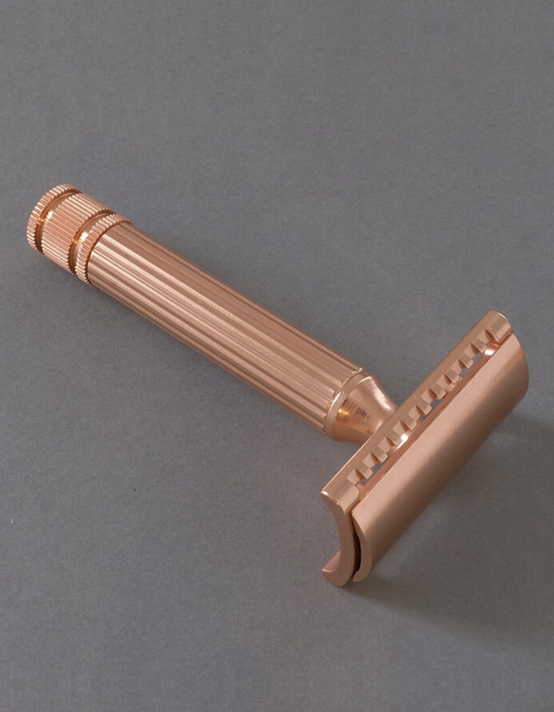 Fatip il Grande Gentle safety razor in copper with a fluted handle and knurled end cap, on a gray background