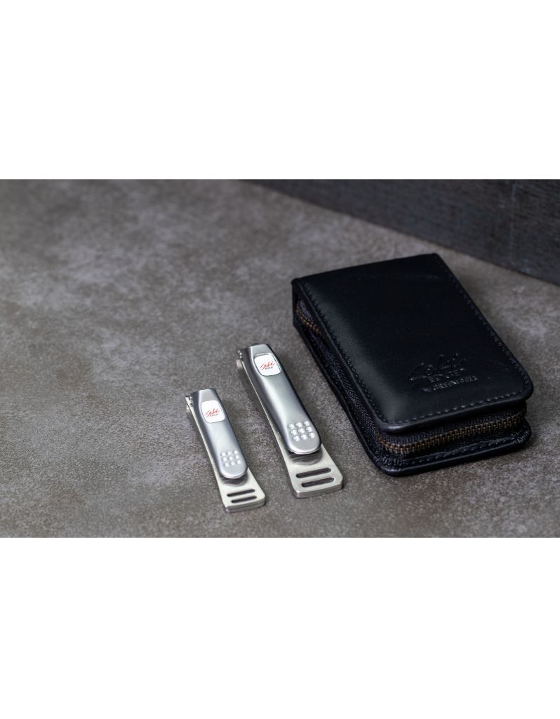 Seki Edge 3101 Grooming Kit with two stainless steel nail clippers and a black zippered carrying case.