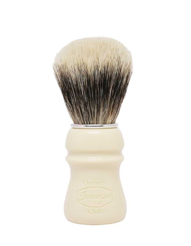 A Semogue shaving brush with a Taj handle and a fan shaped knot made of boar and badger bristles.